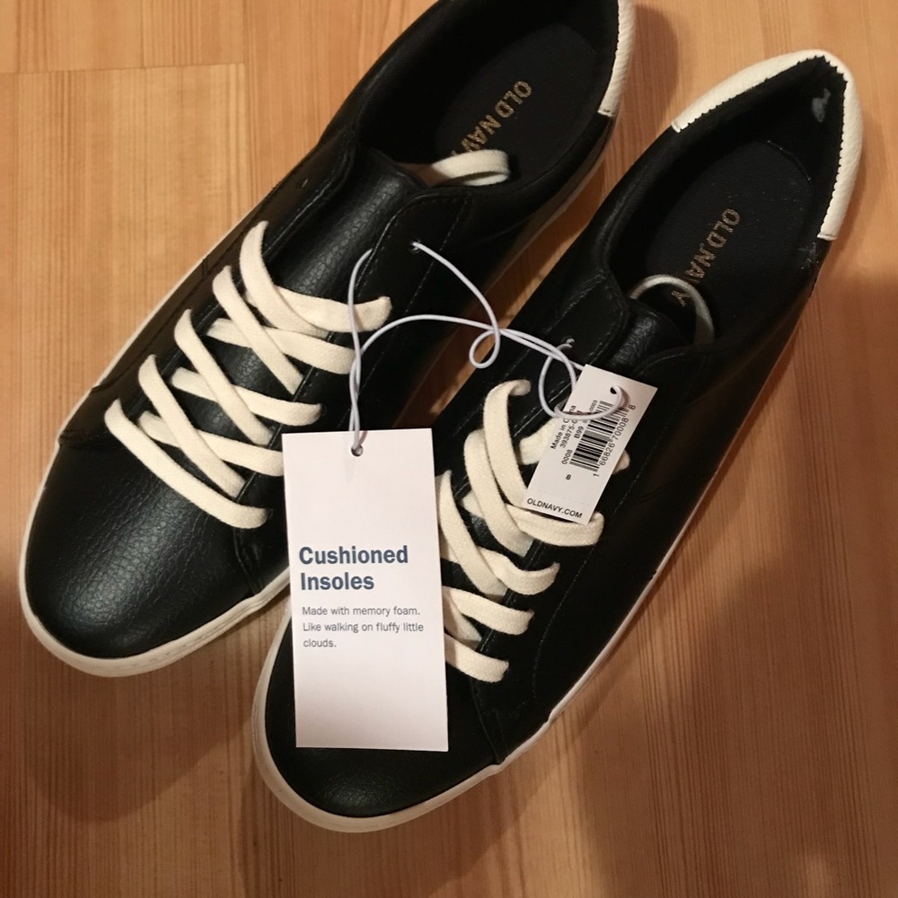 Old Navy vegan leather shoes size 8. NWT